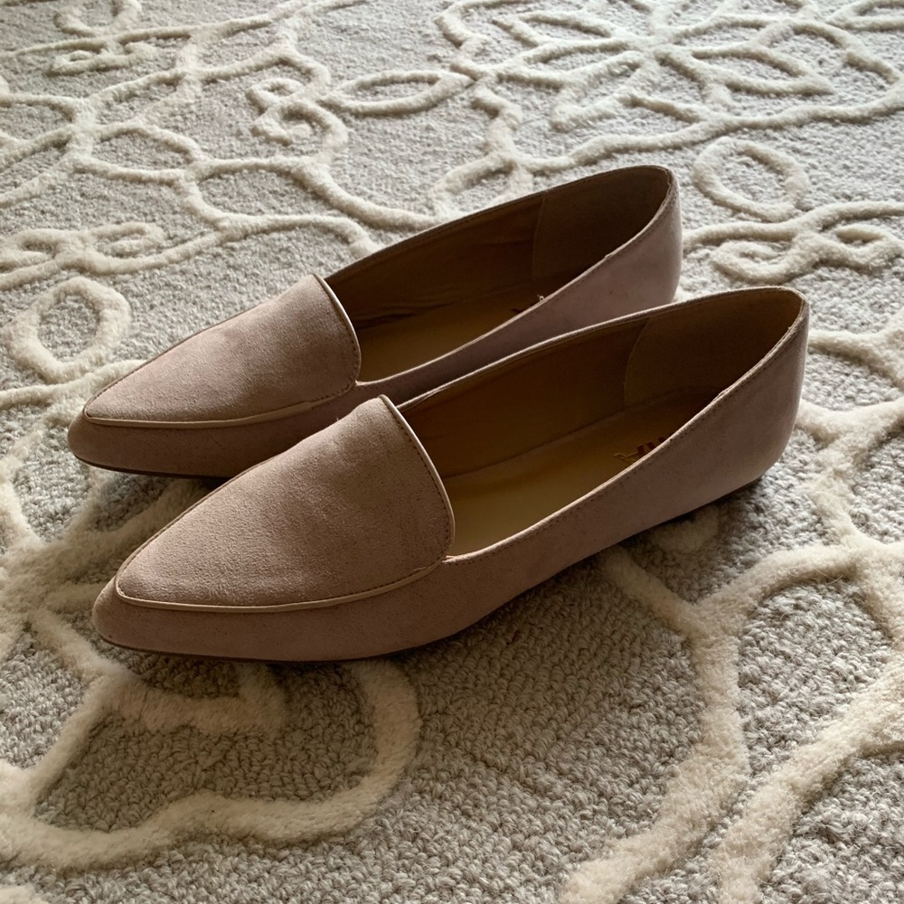 New in box MIA Tan Flat sz 7